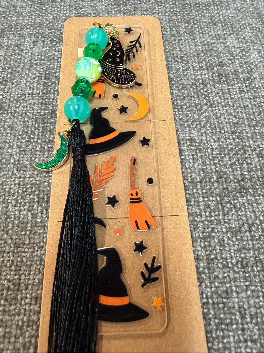 🧙🏻‍♀️Acrylic bookmark “Witch Hats” design, beads and 2 Charms.NWOT(Size small )